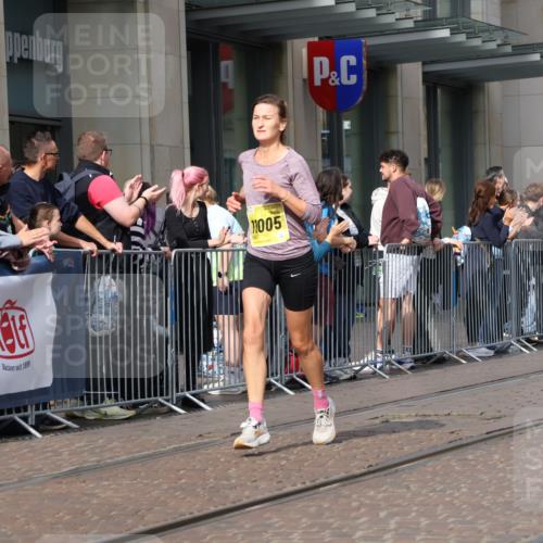 13.09.2026 - 21. swb-Marathon Bremen Strokosch-Dieckow http://msf.ph/oto/10301561 13.09.2026 10:49:49 Ziel 10452, 10593, 10876, 10966, 11005, 11035, 11111, 11128, 11178, 11415, 11497, 11499, 12240, 12269, 12380, 12510, 10508, 10709, 10835, 10910, 10966, 11007, 11035, 11092, 11183, 11635, 11717 meine-sportfotos.de