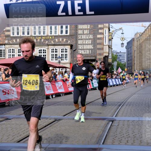 13.09.2026 - 21. swb-Marathon Bremen Tim E. http://msf.ph/oto/10301565 13.09.2026 10:43:40 Ziel 10328, 10346, 10456, 10618, 11468, 11826, 12406, 12469 meine-sportfotos.de