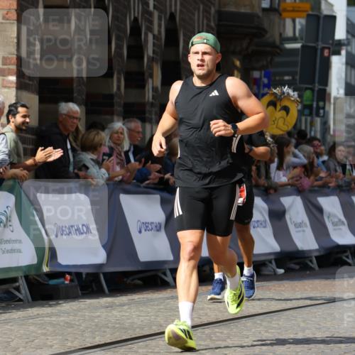 13.09.2026 - 21. swb-Marathon Bremen Strokosch-Dieckow http://msf.ph/oto/10301568 13.09.2026 12:52:11 Ziel 482, 943, 1126, 959, 1357, 1507 meine-sportfotos.de