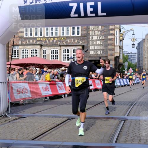 13.09.2026 - 21. swb-Marathon Bremen Tim E. http://msf.ph/oto/10301585 13.09.2026 10:43:41 Ziel 10328, 10346, 10456, 10618, 11468, 11607, 11826, 12406, 12469 meine-sportfotos.de