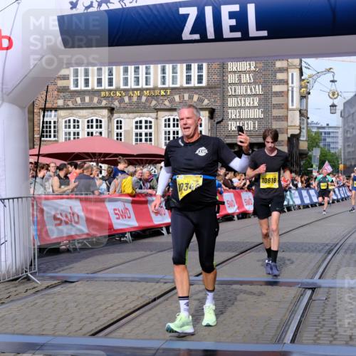 13.09.2026 - 21. swb-Marathon Bremen Tim E. http://msf.ph/oto/10301591 13.09.2026 10:43:41 Ziel 10328, 10346, 10456, 10618, 11468, 11607, 11826, 12406, 12469 meine-sportfotos.de