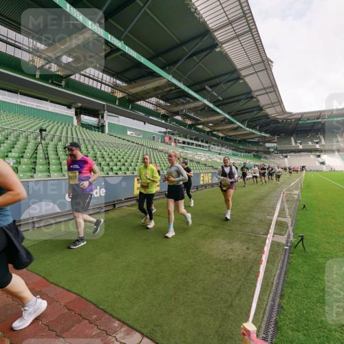 13.09.2026 - 21. swb-Marathon Bremen Michael Burmester http://msf.ph/oto/10301606 13.09.2026 10:46:41 Laufen im Stadion 10137, 10161, 10202, 10242, 10349, 10430, 10472, 10524, 10535, 10651, 10895, 10933, 10970, 11050, 11181, 11200, 11244, 11296, 11309, 11367, 11457, 11529, 11530, 11546, 11573, 11574, 11579, 11639, 11675, 11709, 11760, 11821, 12089, 12153, 12157, 12177, 12178, 12211, 12285, 12316, 12317, 12374, 12422, 12462, 12539, 10002, 10004, 10005, 10148, 10271, 10303, 10325, 10330, 10335, 10361, 10362, 10459, 10513, 10605, 10756, 10779, 10882, 10997 meine-sportfotos.de
