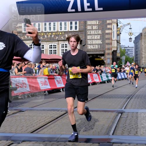 13.09.2026 - 21. swb-Marathon Bremen Tim E. http://msf.ph/oto/10301619 13.09.2026 10:43:43 Ziel 10328, 10346, 10456, 10618, 11468, 11607, 11826, 12406 meine-sportfotos.de