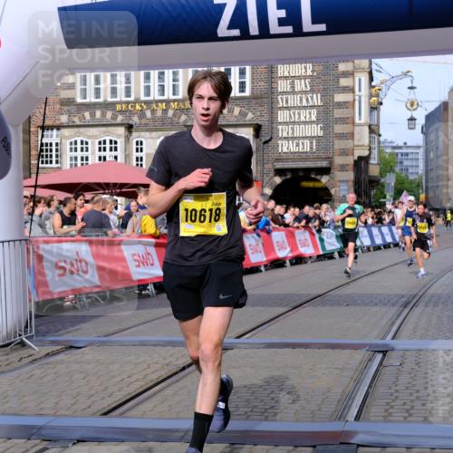 13.09.2026 - 21. swb-Marathon Bremen Tim E. http://msf.ph/oto/10301627 13.09.2026 10:43:43 Ziel 10328, 10346, 10456, 10618, 11468, 11607, 11826, 12406 meine-sportfotos.de