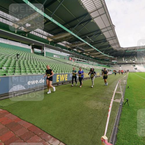 13.09.2026 - 21. swb-Marathon Bremen Michael Burmester http://msf.ph/oto/10301632 13.09.2026 10:46:53 Laufen im Stadion 10161, 10242, 10349, 10472, 10535, 10651, 10895, 10933, 10970, 11050, 11181, 11244, 11296, 11309, 11367, 11457, 11529, 11530, 11546, 11573, 11574, 11579, 11639, 11675, 11709, 11760, 11821, 12157, 12177, 12178, 12211, 12285, 12316, 12317, 12374, 12422, 12462, 10002, 10004, 10005, 10271, 10295, 10303, 10325, 10330, 10335, 10361, 10362, 10459, 10513, 10605, 10629, 10756, 10779, 10882, 10997, 10999, 11233, 11307 meine-sportfotos.de