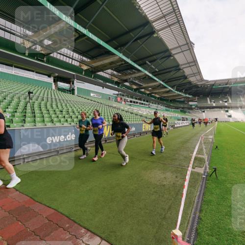 13.09.2026 - 21. swb-Marathon Bremen Michael Burmester http://msf.ph/oto/10301638 13.09.2026 10:46:54 Laufen im Stadion 10161, 10242, 10349, 10472, 10535, 10651, 10895, 10933, 10970, 11050, 11181, 11244, 11296, 11309, 11367, 11457, 11529, 11530, 11546, 11573, 11574, 11579, 11639, 11675, 11709, 11760, 11821, 12157, 12177, 12178, 12211, 12285, 12316, 12317, 12374, 12422, 12462, 10002, 10004, 10005, 10271, 10295, 10303, 10325, 10330, 10335, 10361, 10362, 10459, 10513, 10605, 10629, 10756, 10779, 10882, 10997, 10999, 11233, 11307 meine-sportfotos.de