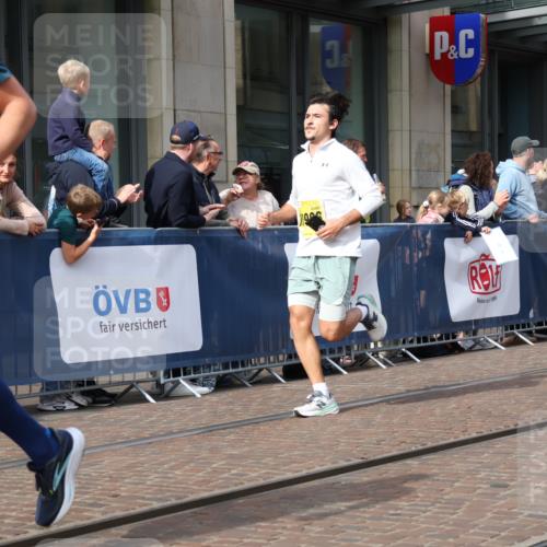13.09.2026 - 21. swb-Marathon Bremen Strokosch-Dieckow http://msf.ph/oto/10301657 13.09.2026 10:49:54 Ziel 10170, 10452, 10876, 10923, 11111, 11128, 11178, 11415, 11497, 11499, 11680, 12045, 12240, 12269, 12510, 13562, 10508, 10593, 10709, 10966, 11005, 11007, 11035, 11183, 11717, 12380 meine-sportfotos.de
