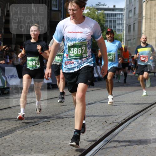 13.09.2026 - 21. swb-Marathon Bremen Strokosch-Dieckow http://msf.ph/oto/10301659 13.09.2026 13:29:51 Ziel 132, 1083, 1243, 1365, 1387, 1581, 2076, 2301, 2742, 2957, 3030, 3258, 3721, 4541, 4576, 5244, 5599, 6006, 6103, 6384, 6499, 6690, 6930, 7013, 7384, 7426, 7631, 7649, 7884, 8007, 8009, 8099, 8277, 8481, 8594, 8675, 8831, 9770, 9889, 10013, 13031, 109, 454, 1173, 1205, 1308, 1611, 1653, 1759, 1780, 1848, 2126, 3190, 3908, 4524, 5039, 5198, 5348, 5631, 6225, 6720, 6992, 6994, 8110, 8267, 8470, 9104, 9125 meine-sportfotos.de