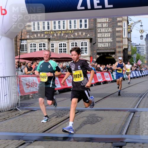 13.09.2026 - 21. swb-Marathon Bremen Tim E. http://msf.ph/oto/10301667 13.09.2026 10:43:45 Ziel 10328, 10346, 10456, 10618, 10742, 11468, 11607, 11826, 12406 meine-sportfotos.de