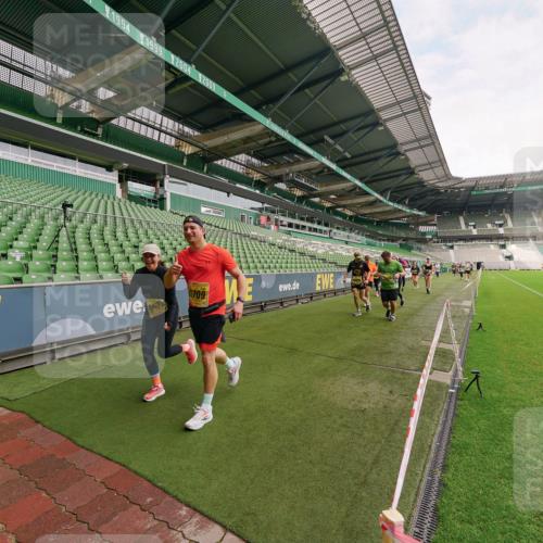 13.09.2026 - 21. swb-Marathon Bremen Michael Burmester http://msf.ph/oto/10301690 13.09.2026 10:47:18 Laufen im Stadion 10161, 10264, 10349, 10535, 10895, 10933, 10970, 11050, 11104, 11181, 11244, 11262, 11296, 11443, 11457, 11529, 11530, 11546, 11573, 11574, 11579, 11639, 11663, 11675, 11698, 11760, 11821, 12157, 12211, 12285, 12316, 12317, 12340, 12374, 12422, 12444, 12462, 10002, 10004, 10005, 10176, 10191, 10192, 10271, 10295, 10325, 10335, 10361, 10362, 10459, 10513, 10605, 10629, 10756, 10779, 10882, 10997, 10999, 11233, 11307 meine-sportfotos.de