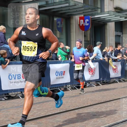 13.09.2026 - 21. swb-Marathon Bremen Strokosch-Dieckow http://msf.ph/oto/10301695 13.09.2026 10:49:55 Ziel 10170, 10452, 10876, 10923, 11111, 11128, 11178, 11415, 11497, 11499, 11680, 12045, 12240, 12269, 12510, 13562, 10452, 10508, 10593, 10709, 10966, 11005, 11007, 11035, 11183, 11717, 12380 meine-sportfotos.de