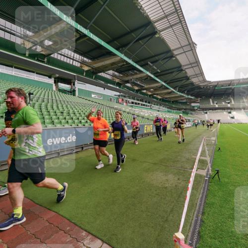 13.09.2026 - 21. swb-Marathon Bremen Michael Burmester http://msf.ph/oto/10301700 13.09.2026 10:47:21 Laufen im Stadion 10161, 10264, 10349, 10535, 10732, 10895, 10933, 10970, 11050, 11104, 11181, 11244, 11262, 11296, 11423, 11443, 11457, 11529, 11530, 11546, 11573, 11574, 11579, 11639, 11663, 11675, 11698, 11760, 12157, 12211, 12285, 12316, 12317, 12340, 12374, 12422, 12444, 12462, 12472, 10002, 10004, 10005, 10176, 10191, 10192, 10271, 10295, 10325, 10335, 10361, 10362, 10459, 10513, 10605, 10629, 10756, 10779, 10882, 10997, 10999, 11233, 11307 meine-sportfotos.de