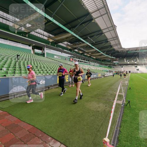 13.09.2026 - 21. swb-Marathon Bremen Michael Burmester http://msf.ph/oto/10301709 13.09.2026 10:47:24 Laufen im Stadion 10161, 10264, 10292, 10349, 10535, 10732, 10895, 10925, 10933, 10970, 11050, 11104, 11181, 11244, 11262, 11296, 11423, 11443, 11457, 11529, 11530, 11546, 11573, 11574, 11579, 11639, 11663, 11675, 11698, 11760, 12083, 12157, 12211, 12285, 12316, 12317, 12340, 12374, 12422, 12444, 12462, 12472, 10002, 10004, 10005, 10176, 10191, 10192, 10271, 10295, 10325, 10335, 10361, 10362, 10459, 10513, 10605, 10629, 10756, 10779, 10882, 10997, 10999, 11233, 11307 meine-sportfotos.de