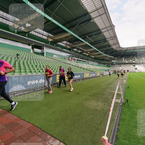 13.09.2026 - 21. swb-Marathon Bremen Michael Burmester http://msf.ph/oto/10301711 13.09.2026 10:47:25 Laufen im Stadion 10161, 10264, 10292, 10349, 10535, 10732, 10895, 10925, 10933, 10970, 11050, 11104, 11181, 11244, 11262, 11296, 11423, 11443, 11457, 11529, 11530, 11546, 11573, 11574, 11579, 11639, 11663, 11675, 11698, 11760, 12083, 12157, 12211, 12285, 12316, 12317, 12340, 12374, 12422, 12444, 12462, 12472, 10002, 10004, 10005, 10176, 10191, 10192, 10271, 10295, 10325, 10335, 10361, 10362, 10459, 10513, 10605, 10629, 10713, 10756, 10779, 10882, 10997, 10999, 11233, 11307 meine-sportfotos.de