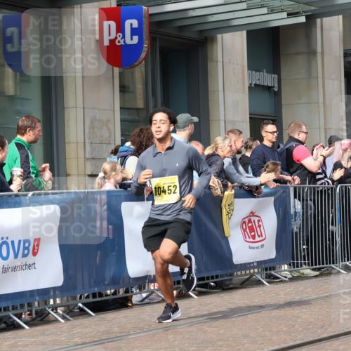 13.09.2026 - 21. swb-Marathon Bremen Strokosch-Dieckow http://msf.ph/oto/10301730 13.09.2026 10:49:57 Ziel 10170, 10233, 10876, 10923, 11111, 11128, 11178, 11415, 11497, 11499, 11622, 11680, 12045, 12240, 12269, 12510, 13562, 10452, 10508, 10593, 10709, 10966, 11005, 11007, 11035, 11183, 11415, 11717, 12380, 12510 meine-sportfotos.de