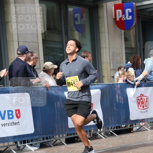13.09.2026 - 21. swb-Marathon Bremen Strokosch-Dieckow http://msf.ph/oto/10301745 13.09.2026 10:49:57 Ziel 10170, 10233, 10876, 10923, 11111, 11128, 11178, 11415, 11497, 11499, 11622, 11680, 12045, 12240, 12269, 12510, 13562, 10452, 10508, 10593, 10709, 10966, 11005, 11007, 11035, 11183, 11415, 11717, 12380, 12510 meine-sportfotos.de