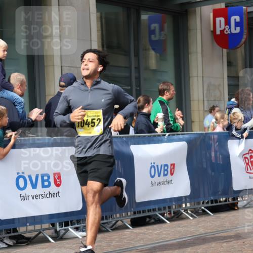 13.09.2026 - 21. swb-Marathon Bremen Strokosch-Dieckow http://msf.ph/oto/10301756 13.09.2026 10:49:58 Ziel 10170, 10233, 10525, 10840, 10876, 10923, 11111, 11128, 11178, 11497, 11499, 11622, 11680, 12045, 12078, 12240, 12269, 12447, 13562, 10452, 10508, 10593, 10709, 10966, 11005, 11007, 11035, 11183, 11415, 11717, 12380, 12510 meine-sportfotos.de