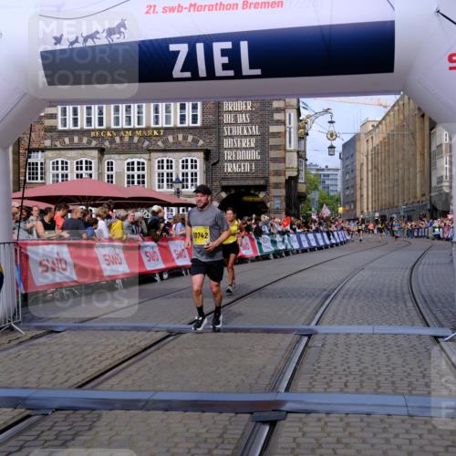13.09.2026 - 21. swb-Marathon Bremen Tim E. http://msf.ph/oto/10301765 13.09.2026 10:43:52 Ziel 10328, 10346, 10618, 10742, 11468, 11607, 11826, 13509 meine-sportfotos.de