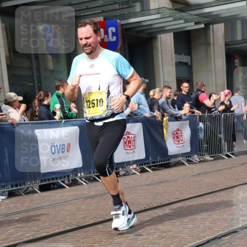 13.09.2026 - 21. swb-Marathon Bremen Strokosch-Dieckow http://msf.ph/oto/10301766 13.09.2026 10:49:58 Ziel 10170, 10233, 10525, 10840, 10876, 10923, 11111, 11128, 11178, 11497, 11499, 11622, 11680, 12045, 12078, 12240, 12269, 12447, 13562, 10452, 10508, 10593, 10709, 10966, 11005, 11007, 11035, 11183, 11415, 11717, 12380, 12510 meine-sportfotos.de