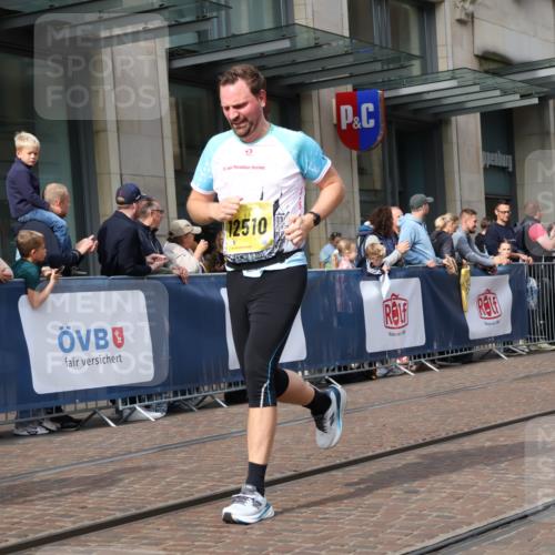 13.09.2026 - 21. swb-Marathon Bremen Strokosch-Dieckow http://msf.ph/oto/10301775 13.09.2026 10:49:58 Ziel 10170, 10233, 10525, 10840, 10876, 10923, 11111, 11128, 11178, 11497, 11499, 11622, 11680, 12045, 12078, 12240, 12269, 12447, 13562, 10452, 10508, 10593, 10709, 10966, 11005, 11007, 11035, 11183, 11415, 11717, 12380, 12510 meine-sportfotos.de