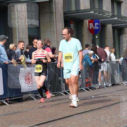 13.09.2026 - 21. swb-Marathon Bremen Strokosch-Dieckow http://msf.ph/oto/10301795 13.09.2026 10:49:59 Ziel 10170, 10233, 10525, 10840, 10876, 10923, 11111, 11128, 11178, 11497, 11499, 11622, 11680, 12045, 12078, 12240, 12269, 12447, 13562, 10452, 10508, 10593, 10709, 10966, 11005, 11007, 11035, 11183, 11415, 12380, 12510 meine-sportfotos.de