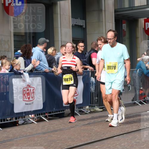 13.09.2026 - 21. swb-Marathon Bremen Strokosch-Dieckow http://msf.ph/oto/10301804 13.09.2026 10:50:00 Ziel 10170, 10233, 10525, 10840, 10876, 10923, 11111, 11128, 11178, 11497, 11499, 11622, 11680, 11742, 12045, 12078, 12240, 12269, 12447, 13562, 10452, 10508, 10593, 10709, 10966, 11005, 11007, 11035, 11183, 11415, 12380, 12510 meine-sportfotos.de