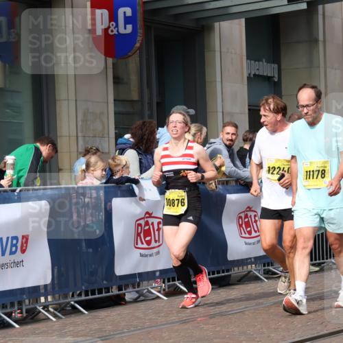 13.09.2026 - 21. swb-Marathon Bremen Strokosch-Dieckow http://msf.ph/oto/10301811 13.09.2026 10:50:00 Ziel 10170, 10233, 10525, 10840, 10876, 10923, 11111, 11128, 11178, 11497, 11499, 11622, 11680, 11742, 12045, 12078, 12240, 12269, 12447, 13562, 10452, 10508, 10593, 10709, 10966, 11005, 11007, 11035, 11183, 11415, 12380, 12510 meine-sportfotos.de