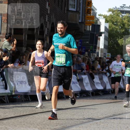 13.09.2026 - 21. swb-Marathon Bremen Strokosch-Dieckow http://msf.ph/oto/10301814 13.09.2026 13:21:57 Ziel 572, 1130, 1254, 2088, 2397, 2570, 2904, 3120, 3290, 3435, 3655, 3695, 3930, 4165, 5542, 6865, 7176, 8184, 8270, 8384, 8730, 8923, 9048, 9059, 9421, 9722, 13145, 148, 1601, 1645, 2051, 3021, 3652, 7625, 7917, 8452, 8924, 9599, 9839 meine-sportfotos.de