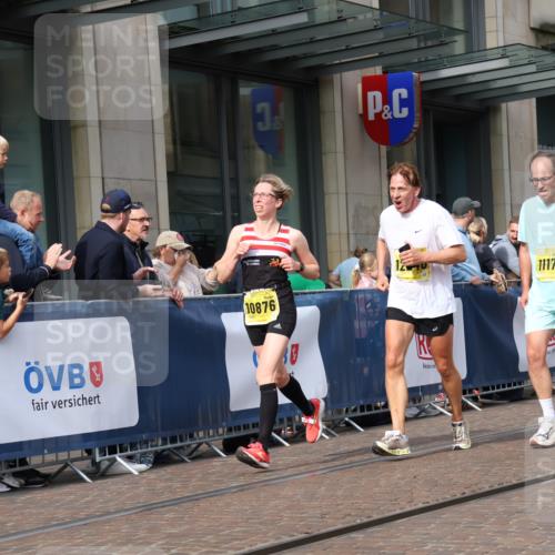 13.09.2026 - 21. swb-Marathon Bremen Strokosch-Dieckow http://msf.ph/oto/10301831 13.09.2026 10:50:01 Ziel 10170, 10233, 10525, 10840, 10876, 10923, 11111, 11128, 11178, 11497, 11499, 11622, 11680, 11742, 12045, 12078, 12240, 12269, 12447, 13562, 10452, 10508, 10593, 10709, 10876, 10966, 11005, 11007, 11035, 11183, 11415, 12380, 12510 meine-sportfotos.de