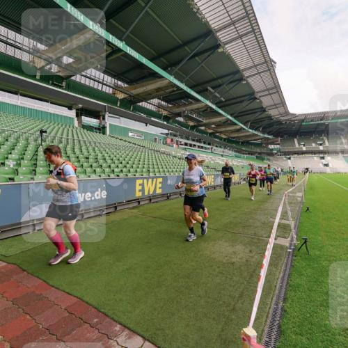 13.09.2026 - 21. swb-Marathon Bremen Michael Burmester http://msf.ph/oto/10301855 13.09.2026 10:49:50 Laufen im Stadion 10407, 10413, 10627, 10667, 10710, 10754, 11031, 11254, 11266, 11541, 11712, 11780, 11851, 11942, 11980, 12440, 12542, 10137, 10161, 10202, 10242, 10349, 10430, 10472, 10524, 10535, 10600, 10651, 10895, 10933, 10970, 11050, 11181, 11200, 11244, 11296, 11309, 11367, 11457, 11529, 11530, 11546, 11573, 11574, 11579, 11639, 11675, 11709, 11760, 11821, 12089, 12153, 12177, 12178 meine-sportfotos.de