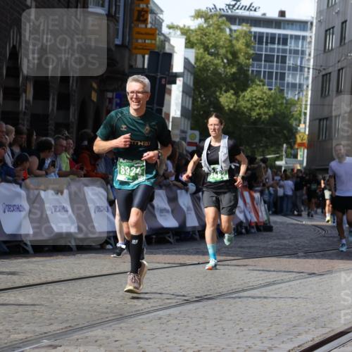 13.09.2026 - 21. swb-Marathon Bremen Strokosch-Dieckow http://msf.ph/oto/10301863 13.09.2026 13:21:59 Ziel 572, 1130, 1254, 2088, 2397, 2570, 2904, 3290, 3435, 3655, 3695, 3930, 3934, 4735, 5542, 6865, 7176, 8184, 8270, 8384, 8730, 9048, 9059, 9421, 13145, 148, 1601, 1645, 3021, 3652, 6621, 7625, 7917, 8452, 8924, 9839 meine-sportfotos.de