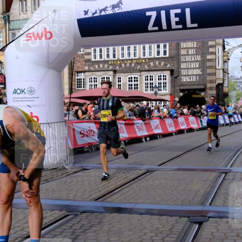 13.09.2026 - 21. swb-Marathon Bremen Tim E. http://msf.ph/oto/10301864 13.09.2026 10:44:05 Ziel 10337, 11019, 11208, 11312, 11614, 11930, 11948, 12250, 12253, 12436, 13509 meine-sportfotos.de