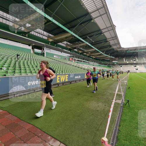 13.09.2026 - 21. swb-Marathon Bremen Michael Burmester http://msf.ph/oto/10301866 13.09.2026 10:49:54 Laufen im Stadion 10413, 10627, 10667, 10710, 10754, 11031, 11254, 11266, 11541, 11712, 11780, 11851, 11942, 11980, 12440, 10137, 10161, 10202, 10242, 10349, 10430, 10472, 10524, 10535, 10651, 10895, 10933, 10970, 11050, 11181, 11200, 11244, 11296, 11309, 11367, 11457, 11529, 11530, 11546, 11573, 11574, 11579, 11639, 11675, 11709, 11760, 11821, 12153, 12177, 12178 meine-sportfotos.de