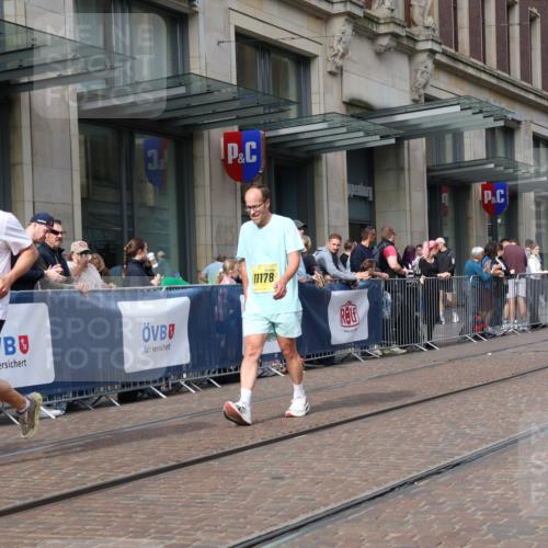 13.09.2026 - 21. swb-Marathon Bremen Strokosch-Dieckow http://msf.ph/oto/10301871 13.09.2026 10:50:02 Ziel 10170, 10233, 10525, 10840, 10923, 11111, 11128, 11178, 11497, 11499, 11622, 11680, 11742, 12045, 12078, 12240, 12269, 12447, 13562, 10452, 10508, 10593, 10709, 10876, 10966, 11005, 11007, 11035, 11183, 11415, 12380, 12510 meine-sportfotos.de