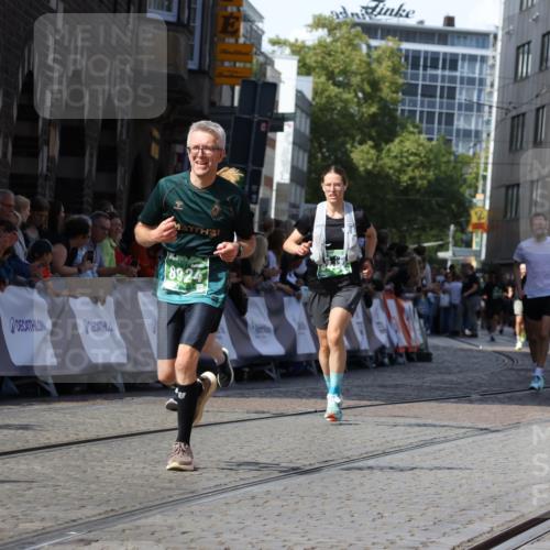 13.09.2026 - 21. swb-Marathon Bremen Strokosch-Dieckow http://msf.ph/oto/10301886 13.09.2026 13:21:59 Ziel 572, 1130, 1254, 2088, 2397, 2570, 2904, 3290, 3435, 3655, 3695, 3930, 3934, 4735, 5542, 6865, 7176, 8184, 8270, 8384, 8730, 9048, 9059, 9421, 13145, 148, 1601, 1645, 3021, 3652, 6621, 7625, 7917, 8452, 8924, 9839 meine-sportfotos.de