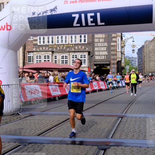 13.09.2026 - 21. swb-Marathon Bremen Tim E. http://msf.ph/oto/10301893 13.09.2026 10:44:06 Ziel 10337, 11019, 11208, 11312, 11447, 11614, 11930, 11948, 12250, 12253, 12436, 12559, 13509 meine-sportfotos.de