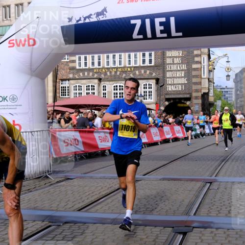 13.09.2026 - 21. swb-Marathon Bremen Tim E. http://msf.ph/oto/10301898 13.09.2026 10:44:07 Ziel 10337, 11019, 11208, 11312, 11447, 11614, 11930, 11948, 12250, 12253, 12436, 12559 meine-sportfotos.de