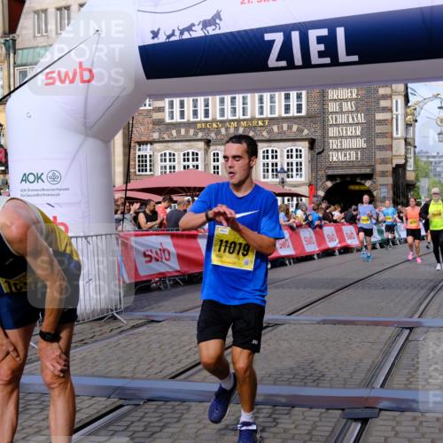 13.09.2026 - 21. swb-Marathon Bremen Tim E. http://msf.ph/oto/10301905 13.09.2026 10:44:07 Ziel 10337, 11019, 11208, 11312, 11447, 11614, 11930, 11948, 12250, 12253, 12436, 12559 meine-sportfotos.de