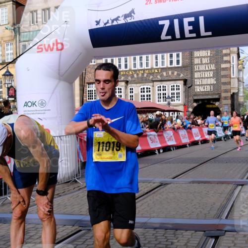 13.09.2026 - 21. swb-Marathon Bremen Tim E. http://msf.ph/oto/10301910 13.09.2026 10:44:07 Ziel 10337, 11019, 11208, 11312, 11447, 11614, 11930, 11948, 12250, 12253, 12436, 12559 meine-sportfotos.de