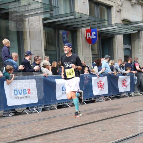 13.09.2026 - 21. swb-Marathon Bremen Strokosch-Dieckow http://msf.ph/oto/10301923 13.09.2026 10:50:08 Ziel 10170, 10233, 10525, 10840, 10923, 11111, 11178, 11220, 11276, 11497, 11499, 11622, 11664, 11680, 11742, 11774, 12045, 12078, 12269, 12309, 12447, 13562, 10452, 10508, 10593, 10876, 10966, 11005, 11035, 11111, 11128, 11183, 11415, 12240, 12380, 12510 meine-sportfotos.de
