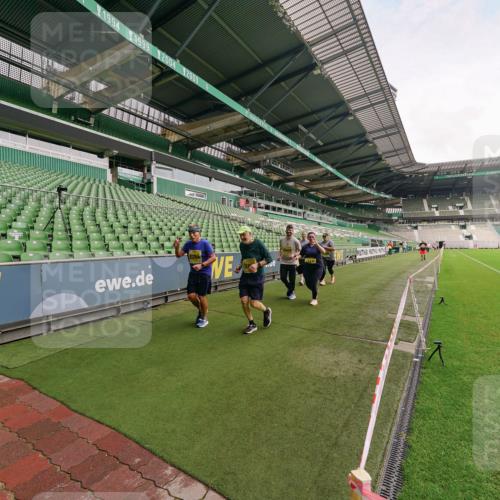 13.09.2026 - 21. swb-Marathon Bremen Michael Burmester http://msf.ph/oto/10301927 13.09.2026 10:51:40 Laufen im Stadion 10387, 10533, 10534, 10573, 10627, 10650, 10967, 10968, 11017, 11025, 11161, 11195, 11266, 11341, 11352, 11444, 11496, 11538, 11807, 12377, 12408, 12535, 12546, 10264, 10292, 10349, 10407, 10440, 10732, 10789, 10925, 11104, 11262, 11423, 11443, 11541, 11663, 11698, 11980, 12083, 12157, 12340, 12444, 12471, 12472, 12542, 12561 meine-sportfotos.de