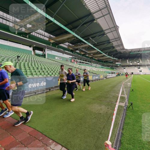 13.09.2026 - 21. swb-Marathon Bremen Michael Burmester http://msf.ph/oto/10301929 13.09.2026 10:51:42 Laufen im Stadion 10387, 10533, 10534, 10573, 10627, 10650, 10967, 10968, 11017, 11025, 11161, 11195, 11266, 11341, 11352, 11444, 11496, 11538, 11807, 12377, 12408, 12535, 12546, 10264, 10292, 10407, 10440, 10732, 10754, 10789, 10925, 11104, 11262, 11423, 11443, 11541, 11663, 11698, 11980, 12083, 12157, 12340, 12444, 12471, 12472, 12542, 12561 meine-sportfotos.de