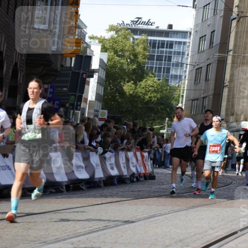 13.09.2026 - 21. swb-Marathon Bremen Strokosch-Dieckow http://msf.ph/oto/10301932 13.09.2026 13:22:00 Ziel 572, 1130, 1254, 2088, 2397, 2570, 3290, 3435, 3655, 3695, 3930, 3934, 4735, 5542, 6865, 7176, 8184, 8270, 8384, 8730, 8947, 9048, 9059, 9421, 10120, 13145, 148, 1601, 1645, 3021, 3652, 6621, 7625, 7917, 8452, 8924, 9839 meine-sportfotos.de