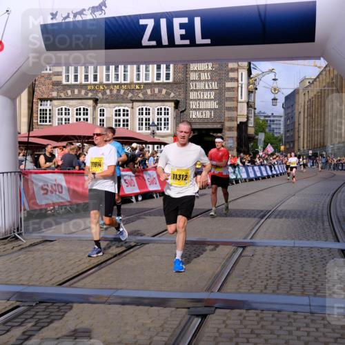 13.09.2026 - 21. swb-Marathon Bremen Tim E. http://msf.ph/oto/10301957 13.09.2026 10:44:12 Ziel 10337, 10342, 11019, 11208, 11312, 11447, 11614, 11930, 11948, 12250, 12253, 12436, 12559, 13538 meine-sportfotos.de