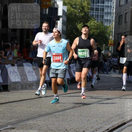 13.09.2026 - 21. swb-Marathon Bremen Strokosch-Dieckow http://msf.ph/oto/10301959 13.09.2026 13:22:03 Ziel 572, 1130, 1254, 2088, 2397, 2570, 3290, 3338, 3435, 3695, 3930, 3934, 4735, 5542, 6865, 6976, 7098, 7176, 8384, 8947, 9048, 9059, 9421, 10120, 13145, 1601, 1645, 2499, 3021, 3652, 4204, 4211, 6621, 7625, 7917, 8447, 8574, 9668, 9839 meine-sportfotos.de