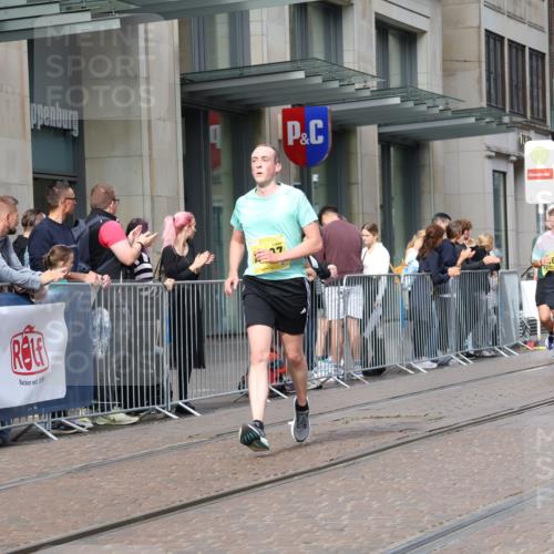 13.09.2026 - 21. swb-Marathon Bremen Strokosch-Dieckow http://msf.ph/oto/10301963 13.09.2026 10:50:10 Ziel 10170, 10233, 10525, 10840, 10923, 11178, 11220, 11276, 11497, 11499, 11622, 11664, 11680, 11742, 11774, 12045, 12052, 12078, 12269, 12309, 12447, 13562, 10452, 10508, 10593, 10876, 10966, 11005, 11035, 11111, 11128, 11183, 11415, 12240, 12380, 12510 meine-sportfotos.de