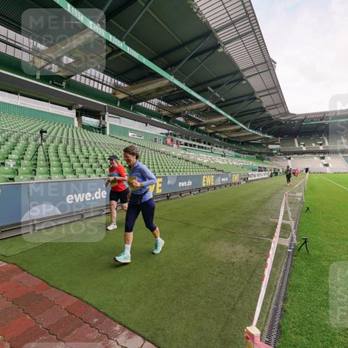 13.09.2026 - 21. swb-Marathon Bremen Michael Burmester http://msf.ph/oto/10301976 13.09.2026 10:52:23 Laufen im Stadion 10317, 10387, 10533, 10534, 10650, 10967, 10968, 11017, 11025, 11161, 11195, 11341, 11352, 11444, 11496, 11538, 11807, 12377, 12408, 12416, 12535, 12546, 10264, 10292, 10407, 10413, 10440, 10732, 10754, 10789, 10925, 11104, 11254, 11262, 11423, 11443, 11541, 11698, 11712, 11851, 11942, 11980, 12083, 12440, 12444, 12471, 12472, 12542, 12561 meine-sportfotos.de