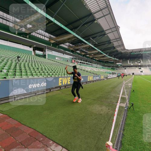 13.09.2026 - 21. swb-Marathon Bremen Michael Burmester http://msf.ph/oto/10301979 13.09.2026 10:52:31 Laufen im Stadion 10317, 10387, 10533, 10534, 10650, 10967, 10968, 11017, 11025, 11161, 11195, 11341, 11444, 11538, 12377, 12408, 12416, 12535, 12546, 10264, 10292, 10407, 10413, 10440, 10710, 10732, 10754, 10789, 10925, 11254, 11423, 11443, 11541, 11698, 11712, 11851, 11942, 11980, 12083, 12440, 12471, 12472, 12542, 12561 meine-sportfotos.de