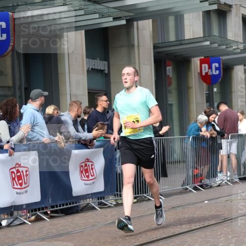 13.09.2026 - 21. swb-Marathon Bremen Strokosch-Dieckow http://msf.ph/oto/10301981 13.09.2026 10:50:11 Ziel 10170, 10233, 10525, 10840, 10923, 11178, 11220, 11276, 11497, 11499, 11622, 11664, 11680, 11742, 11774, 12045, 12052, 12078, 12269, 12309, 12447, 13544, 13562, 10452, 10508, 10593, 10876, 10966, 11005, 11035, 11111, 11128, 11183, 11415, 12240, 12380, 12510 meine-sportfotos.de