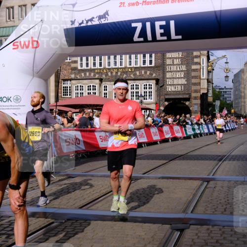 13.09.2026 - 21. swb-Marathon Bremen Tim E. http://msf.ph/oto/10301984 13.09.2026 10:44:15 Ziel 10337, 10342, 11019, 11208, 11312, 11447, 11614, 11930, 11948, 12250, 12253, 12436, 12559, 13538 meine-sportfotos.de